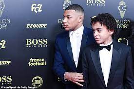 Psg renew mbappe's contract until 2024. Real Madrid Planning Move To Snap Up Kylian Mbappe S 13 Year Old Brother Ethan Daily Mail Online