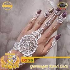 Ada ruang bergantian antara band yang penuh dengan band pola bunga, untuk memperpanjang sampai ke ujung. Termurah Promo Baru Premium Henna White Putih Waterproof Henna Pengantin Golecha Body Painting Hena Tangan Simple Art Design Henna Wedding White Paste Anti Air Halal Bisa Untuk Shalat 1pcs Lazada Indonesia
