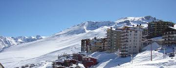 Valle nevado has a team of fifty ski and snowboard professionals for all levels. El Colorado Ski Resort