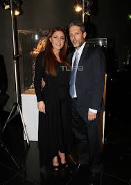 92%(12)92% found this document useful (12 votes). Elena Paparizoy Me Ton Antrea 8eloyme Ena Paidi Mes Sto 2016