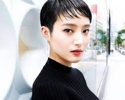 透け感のあるショートウルフスタイル short haircatalog jp ヘアカタログ jp つぎのわたし選び ヘアカット ショート ショートのヘアスタイル ヘアスタイル