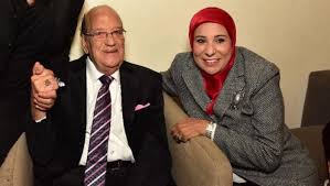 .لمكان عملها، وتلتحق للعمل مع الرائد حسن أبو دقن (ظافر العابدين) الذي يعاملها بشدة في البداية ظافر العابدين الرائد حسن أبو دقن. Ø¨Ø¹Ø¯ Ø±Ø­ÙŠÙ„Ù‡ Ø²ÙˆØ¬Ø© Ø­Ø³Ù† Ø­Ø³Ù†ÙŠ ØªÙƒØ´Ù Ø£Ø³Ø±Ø§Ø±Ø§ Ø®Ø§ØµØ© Ø¹Ù†Ù‡