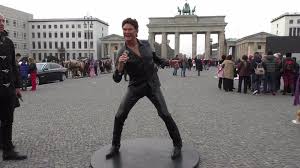 Join david hasselhoff as he returns to east berlin 25 years after the berlin wall came tumbling down and meet the people who. Germany Super Lifelike David Hasselhoff Statue Erected To Mark 25th Berlin Wall Anniversary Video Ruptly