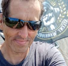 Een interessant gesprek tussen Lidewij de Vos en Dennis Schouten! Over  thema's die jongeren raken, en het persoonlijke leven van Lidewij. Kijk nu: