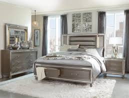 Grey and silver as your bedroom's palette works because the two tones are so similar. Homelegance Tamsin 4pc Storage Bedroom Set In Silver Grey Metallic 1616