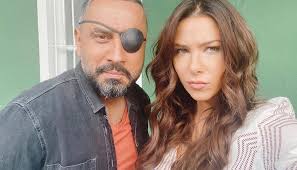 وجّهت الممثلة اللبنانية دانييلا رحمة معايدة لوالدتها بعيد ميلادها، اذ انها نشرت صورة لها على حسابها الخاص وعلّقت عليها بالقول: Ø¯Ø§Ù†ÙŠÙŠÙ„Ø§ Ø±Ø­Ù…Ø© ÙˆÙ‚ÙŠØ³ Ø§Ù„Ø´ÙŠØ® Ù†Ø¬ÙŠØ¨ Ø§Ù„Ø³Ø§Ø±Ù‚Ø§Ù† Ø§Ù„Ù†Ù‡Ø§Ø±