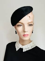 Schwarzes Vintage Filz-Beret mit Hutnadel (Gebraucht) in Kloten für CHF 20 