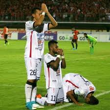 Baskets, bowls, batiks—bali has it all. Tolerance In Goal Celebration Shown By Bali United Players In 2017 Hindu Christian Islam You May Have Seen This 9gag