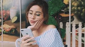Foto saat dia lahir sudah hilang. Instagram Awkarin Promosikan Endorse Handphone Tiruan Karin Novilda Bukan Berarti Aku Pake Tribunstyle Com
