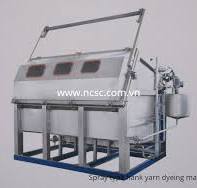 Spray type hank yarn dyeing machine