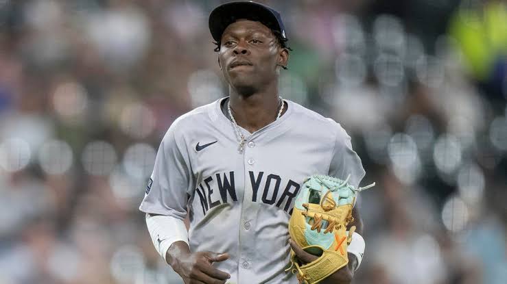 Jazz Chisholm Jr. injury update: Yankees deadline pickup avoids surgery for  now on UCL injury, per report - CBS Sports
