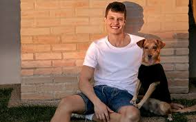 Video relatando a importância da adoção e incentivando para que mais e mais pessoas possam adotar. Hering Faz Parceria Com O Instituto Luisa Mell E Lanca A Linha Hering Pets