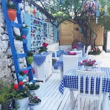 Blau Weisse Harmonie In Alacati Hausern Bild 47 Alacatihausern Bild Blauweisse Harmonie Alacatihausern Bild Blau 2020 Arka Bahce Susleri Evler Mavi Ve Beyaz