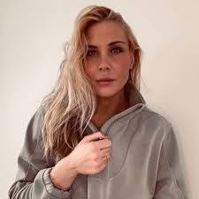 Molly Blue's Instagram, Twitter & Facebook