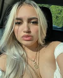 Daniela Almaguer's Instagram, Twitter & Facebook