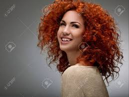 Qui sono benvenute tutte le persone educate soprattuto, e che amano questi argomenti makeup, capelli ricci, spignatto, família, lifestyle se sei una … Immagini Stock Capelli Rossi Bella Donna Con Capelli Ricci Immagini Ad Alta Qualita Image 39485992