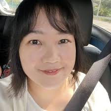 接續昨天的女性「紅利」文，分享一下我當年在駕訓班的遭遇。  從第一天教練教我轉方向盤開始，就把我罵的狗血淋頭，比當兵的班長還兇，每個禮拜都被他狗ㄍㄢ一頓，彷彿我是什麼人型廢棄物一樣。  但我下一個時段是一個女生，所以每次我被罵完後，那個女生接著上課，我就會看 ...