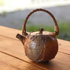 Wood Fired Tea Pot Natural Ash Glaze Www Akirasatake Com Www Gallerymugen Com Akirasatakeceramics Akirasatake Pottery Tea Pots Pottery Tea Pot Tea Pots