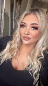 Courtney Summers updated her profile...