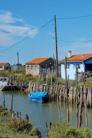 Location cabane de pecheur mediterranee. Decouvrez L Ile D Oleron Et Ses Celebres Cabanes De Pecheurs Nature Paysage France Inspiration Calme Travel Paysage France Ile D Oleron Photos Paysage
