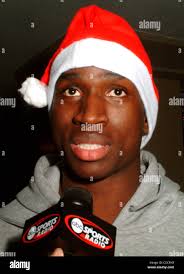 K34650ML.NEW YORK GIANTS MICHAEL BARROW HOSTED, .2ND ANNUAL NY/NJ SPORTS  CELEBRITY CARNIVAL AT MADISON SQUARE GARDEN/PLAY BY PLAY IN NEW YORK New  York.12/15/2003.