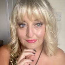 Chicken fajitas….obviously I had to include these ☺️ Chicken breast cut in  strips put in a bowl with sliced mushrooms, pepper and onion. Add in  chopped chilll and garlic to taste. Then