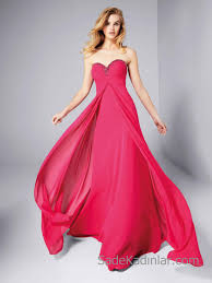 Pronovias 2020 Abiye Elbise Modelleri Fusya Uzun Straplez Kalp Ve Boncuk Islemeli Yaka Ucusan Tul Etekli Balo Elbiseleri The Dress Elbise
