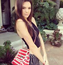 Kendall Jenner Bullied For Being Too Thin Looking Anorexic Blame Kris Jenner Celeb Dirty Laundry
