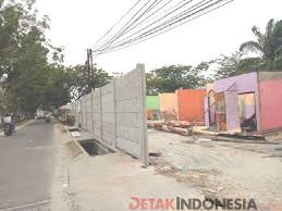 Giant tutup, kemendag berharap sektor lain tak terpengaruh. Diprotes Warga Rencana Pembangunan Tempat Hiburan Di Giant Panam