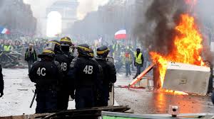 Maybe you would like to learn more about one of these? Gilets Jaunes Un Dispositif Jamais Vu Samedi A Paris Pour Encadrer Les Manifestations