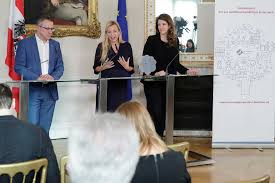 Nicht nur politisch, auch privat darf sich ministerin. Familienministerin Begrusst Facc Als 500 Partner Im Netzwerk Unternehmen Fur Familien Unternehmen Fur Familien