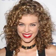 How to Style Curly Hair the Right Way