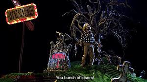 Los participantes de el desfile macabro se enfrentan a un nuevo y aterrador juego, más despiadado y retorcido que su antecesor. Michael Keaton Beetlejuice Gif Beetlejuice Beetlejuice Michael Keaton Frases De Beetlejuice