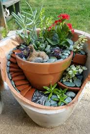 My First Fairy Garden Not Quite Finished But Couldn T Wait To Share Lol Garten Garten Deko Diy Garten