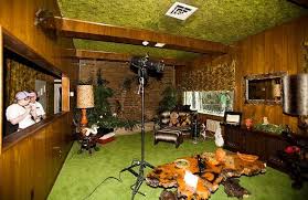 The name jungle room was coined when graceland opened to the public in 1982. 1976 Elvis Presley Makes His Last Recording In The Jungle Room Of His Graceland Home Singingjim Reeve Elvis Presley House Jungle Room Elvis Presley Graceland