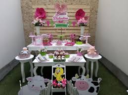 Algunas ideas para decoracion de las mesas vintage pueden ser los quinques que son lamparas vintage con una. Decoracion De Fiestas Y Eventos Con Mesas Vintage Decoracion De Fiesta Decoracion De Fiestas Infantiles Decoracion De Unas