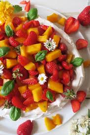 Pavlova Mangue Fraise Basilic Lulalovegood Pavlova Recette Avec Des Fraises Recette Pavlova