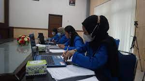 Pada mulanya stkip pgri pontianak menyelenggarakan program sarjana muda (bachelor of art), dengan izin operasional dari kopertis wilayah ii palembang tanggal 23 oktober 1981 nomor: Sistem Terpadu Ikip Pgri Pontianak