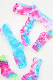 How To Tie Dye At Home The Right Way How To Tie Dye Diy Dye Tie Dye Socks