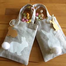 Sacs En Tissu Motif Lapin Pour Offrir Des Petits Cadeaux Ou Des Gourmandises Accessoires De Maison Par Made At L Deco Paques Cadeaux Paques Bricolage Paques