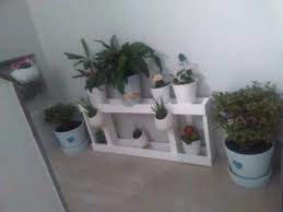 Pallets are an amazing material for crafting: Urban Pallet Wood Plant Stand Great For Small Spaces Laptrinhx