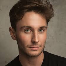 Stondin GRaddediG aCtio aCtoRS GRaduate ShowCaSe