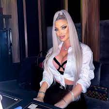 Salopeta misso fabulous neonpink starshiners loredana chivu. Loredana Chivu S Instagram Post Saturday Party Friends Love Fun Happy In 2021 Fashion Girl Women