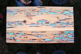 Artist mat brown shares his diy wooden shelves project with glow in the dark resin inlay. Guy Shows How To Make Glow In The Dark Table With Photoluminescent Resin Bored Panda