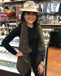 Get This Look Elpotrerito Vest Www Aleaccessories Com Charlie 1 Horse Hat Www Elpotrerito Com Outfits With Hats Western Outfits Women Fall Hat Outfits