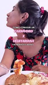 ambos trabajamos y estudiamos entonces nunca tenemos tiempo de cocinar...  me gusta hacer este tipo de contenido aunque no sé cocinar mucho 🤣🫢  #vegetarian #carnivorediet #humor