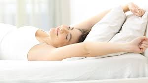 Welche matratze hilft bei rückenschmerzen? Passende Matratze Erholter Rucken Damit Ruckenschmerzen Nicht Im Bett Beginnen Ruckenschmerzen Br Wissen