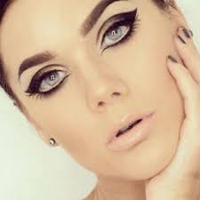 The Funky And Groovy Makeup Trends Of The 70s Finder 60s Makeup Retro Makeup Vintage Makeup