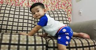 Jika parents melihat bayi mulai kuat, termasuk lehernya yang sudah tegak, maka akan lebih mudah. Suka Memanjat Menyepah Rumah Tak Duduk Diam Tandanya Anak Kita Sihat Pa Ma