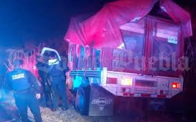 La secretaría de seguridad pública del estado (ssp) informó que respecto al accidente ocurrido este jueves en la autopista siglo xxi, donde se vieron involucrados una pipa y un autobús, desde temprana hora esta dependencia brinda apoyo tanto a víctimas como a sus familiares. Intenta Cruza A Pie La Autopista Siglo Xxi Y Termina Arrollado Por Varios Autos El Sol De Puebla Noticias Locales Policiacas Sobre Mexico Puebla Y El Mundo